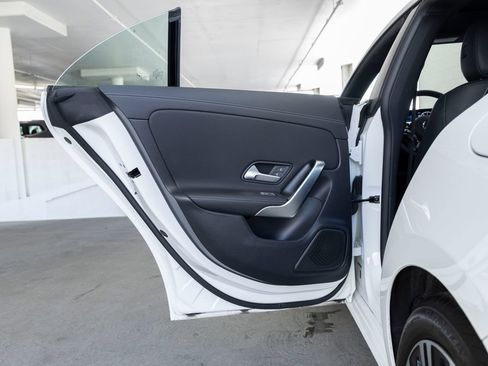 Used 2023 Mercedes-Benz CLA 250 image 19