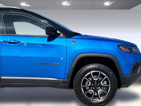 Used 2025 Jeep Compass Trailhawk AWD/4WD image 34