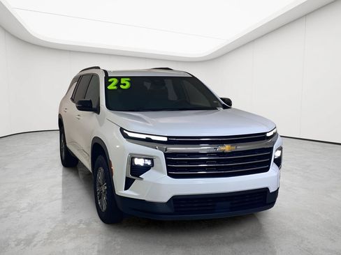 Used 2025 Chevrolet Traverse LT FWD image 55