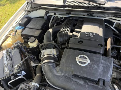 Used 2011 Nissan Frontier SV AWD/4WD image 35