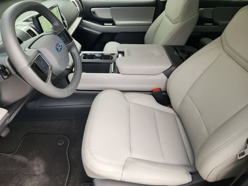 New 2026 Ford Expedition Max Active RWD image 9