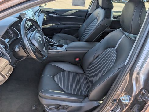 Used 2023 Toyota Camry SE w/ Convenience Package FWD image 2