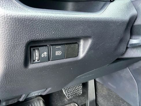 Used 2025 Toyota RAV4 LE AWD/4WD image 32
