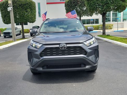 Used 2025 Toyota RAV4 LE AWD/4WD image 4