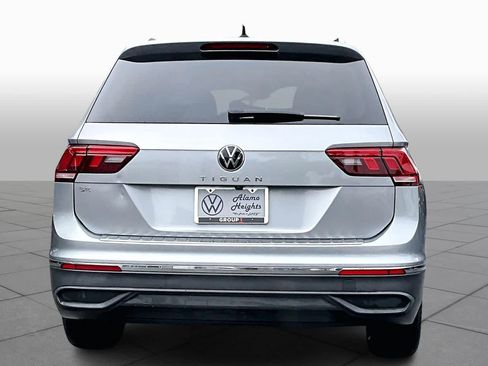 Used 2022 Volkswagen Tiguan SE image 4