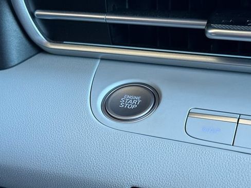Certified 2025 Hyundai Elantra Limited FWD image 27