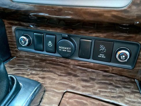 Used 2017 Nissan Armada Platinum w/ Captain Seat Package AWD/4WD image 32