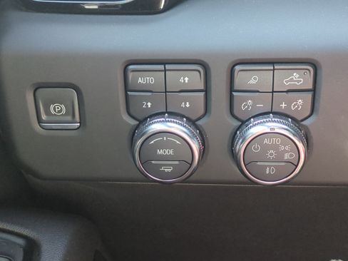 Used 2023 GMC Sierra 1500 AT4 image 31