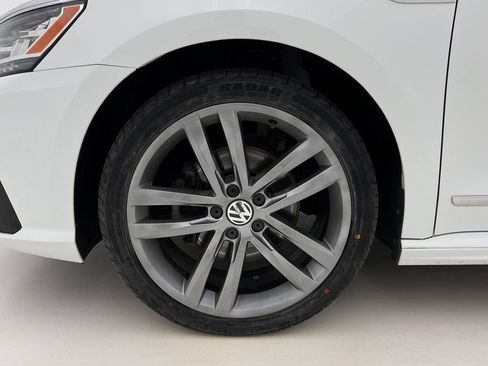 Used 2019 Volkswagen Passat 2.0T SE R-Line FWD image 24