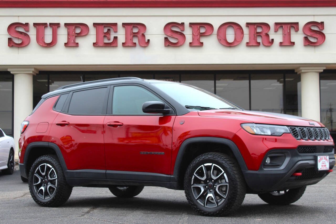 Used 2025 Jeep Compass Trailhawk AWD/4WD image 1