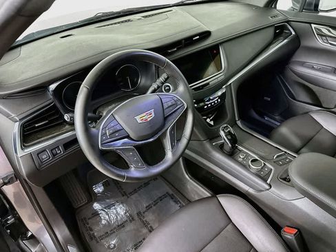 Used 2021 Cadillac XT5 Premium Luxury FWD image 2