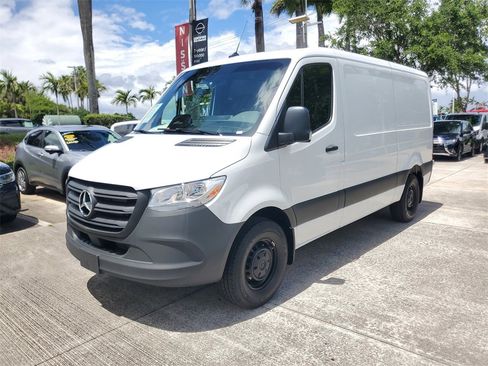 Used 2025 Mercedes-Benz Sprinter 2500 image 3