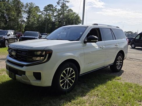 Used 2025 Ford Expedition Platinum AWD/4WD image 4