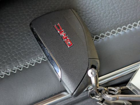 Used 2024 GMC Yukon Denali w/ Advanced Technology Package image 35