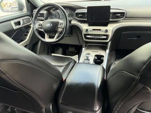 Used 2022 Ford Explorer XLT w/ Equipment Group 202A AWD/4WD image 40