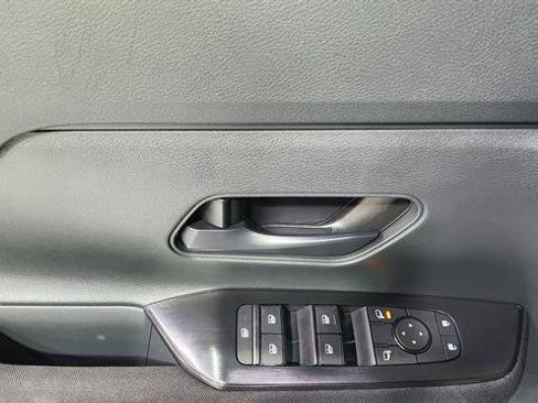 Certified 2025 Nissan Kicks S image 14