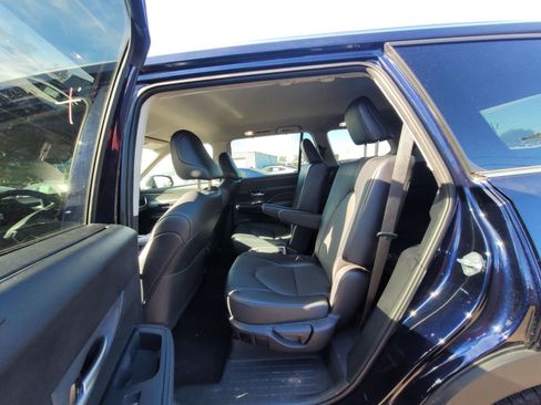 Used 2025 Toyota Grand Highlander FWD image 12