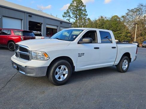Used 2022 RAM 1500 Classic SLT image 3