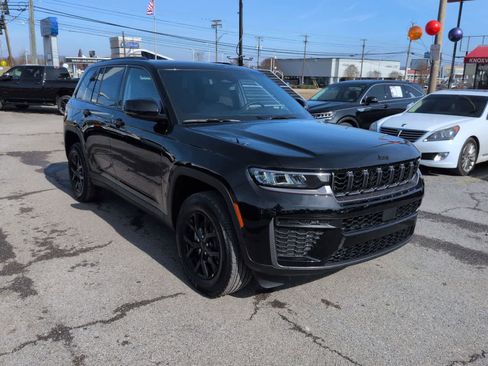 New 2026 Jeep Grand Cherokee Altitude AWD/4WD image 2