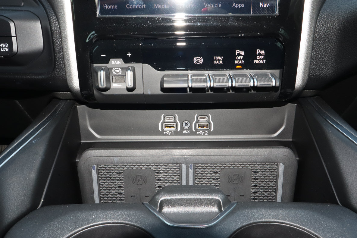 Used 2025 RAM 2500 Laramie AWD/4WD image 10