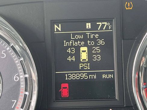 Used 2016 Chrysler Town & Country Touring-L FWD image 20
