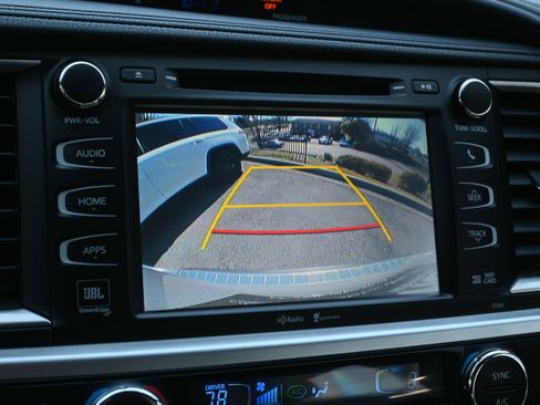 Used 2015 Toyota Highlander Limited image 17