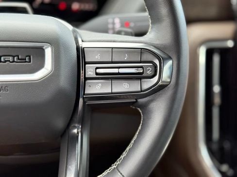 Used 2025 GMC Yukon Denali Ultimate AWD/4WD image 36