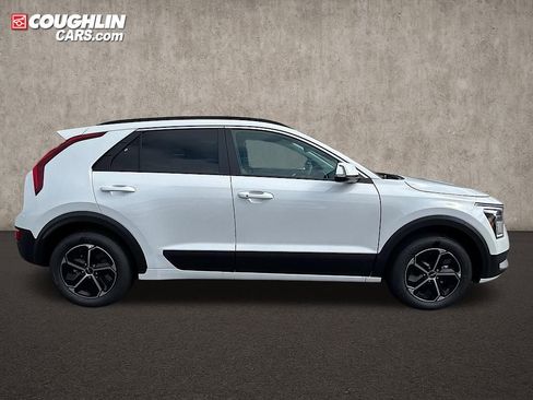 New 2025 Kia Niro LX image 5