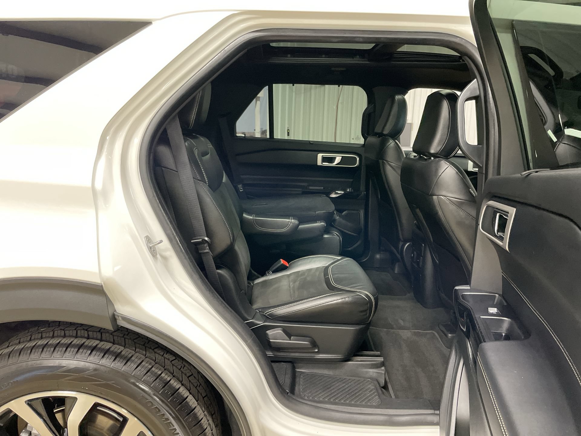 Used 2022 Ford Explorer ST AWD/4WD image 30