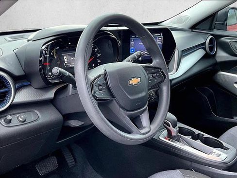 Used 2024 Chevrolet Trax LS FWD image 14