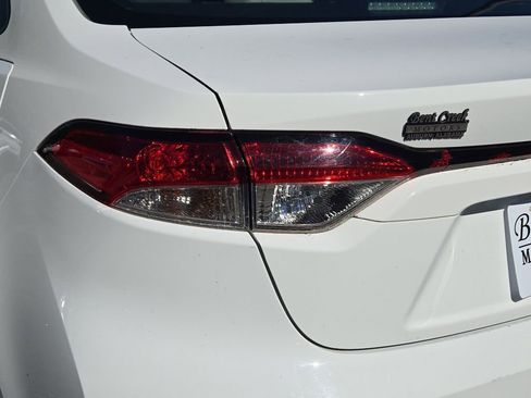 Used 2022 Toyota Corolla LE image 9
