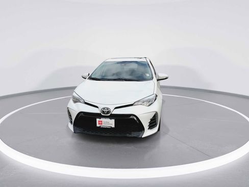 Certified 2017 Toyota Corolla SE w/ SE Premium Package FWD image 3