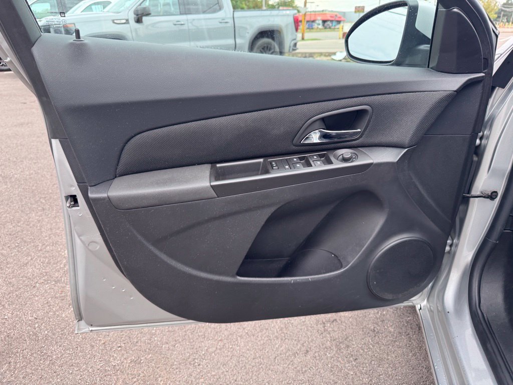 Used 2016 Chevrolet Cruze LT FWD image 7