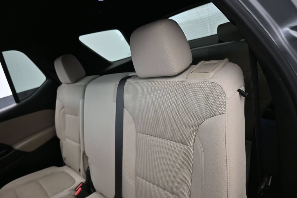 Used 2024 Chevrolet Traverse LS FWD image 31