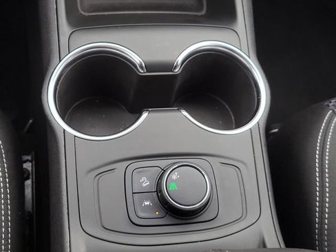 Used 2022 GMC Terrain SLE image 24