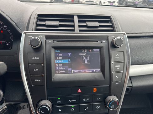 Used 2017 Toyota Camry SE w/ Moonroof Package FWD image 23