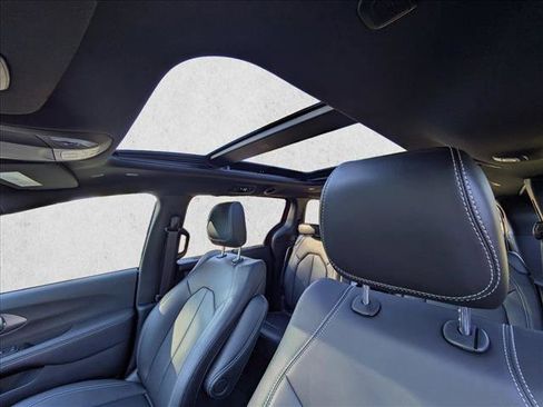 New 2026 Chrysler Pacifica Select image 17