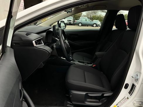 Used 2025 Toyota Corolla LE image 10