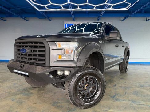 Used 2015 Ford F150 XLT w/ Equipment Group 302A Luxury AWD/4WD image 6
