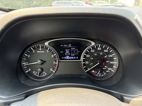 Used 2019 Nissan Pathfinder SV AWD/4WD image 22