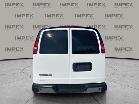 Used 2025 Chevrolet Express 3500 LT w/ LT Preferred Equipment Group RWD image 4