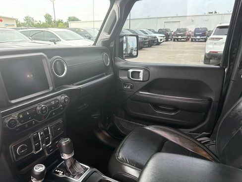Used 2022 Jeep Wrangler Unlimited Sahara w/ LED Lighting Group AWD/4WD image 10