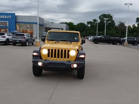 Used 2018 Jeep Wrangler Sport AWD/4WD image 3