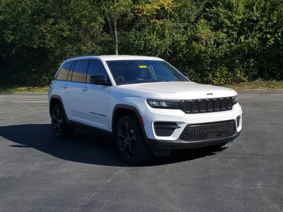 Used 2023 Jeep Grand Cherokee Altitude