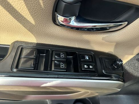 Used 2017 Nissan Titan SV RWD image 11