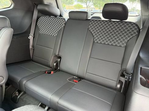 Used 2024 GMC Acadia Denali w/ Super Cruise Package FWD image 26