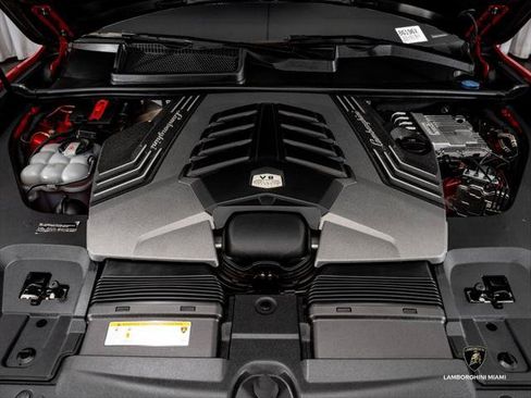 Used 2024 Lamborghini Urus S AWD/4WD image 4