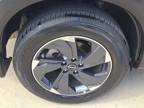 Used 2025 Nissan Rogue SV FWD image 31