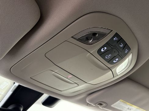 Used 2019 Chrysler Pacifica Touring-L FWD image 22