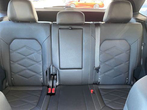 Used 2025 Volkswagen Atlas Cross Sport SE image 38